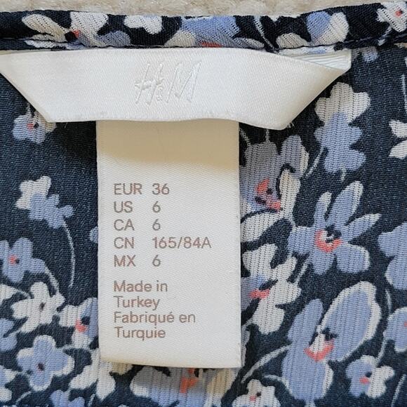 EUC H&M Size 6 Tiered Flutter Sleeve Pullover Chiffon Top Blouse Blue Floral - Picture 7 of 9
